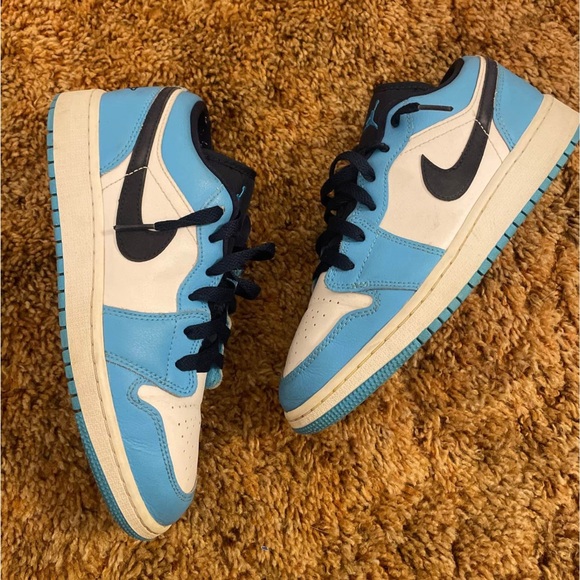 Air Jordan 1 Low GS 'UNC'